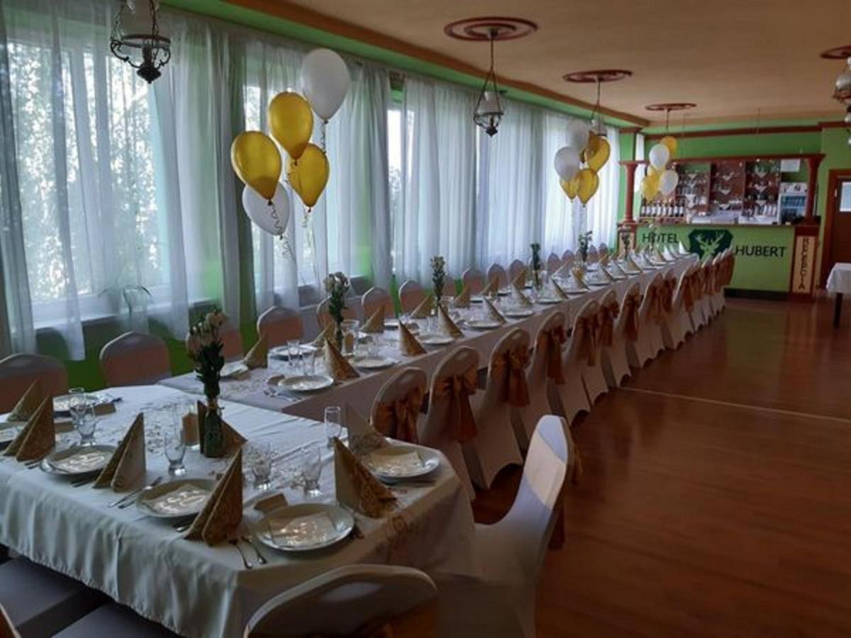 Hotel Hubert Nové Zámky Dış mekan fotoğraf