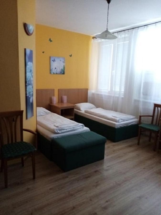 Hotel Hubert Nové Zámky Dış mekan fotoğraf