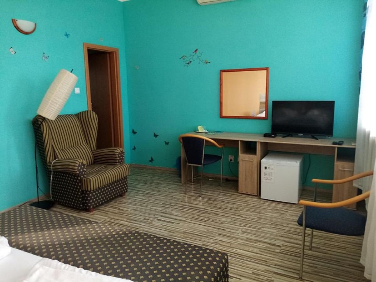 Hotel Hubert Nové Zámky Dış mekan fotoğraf