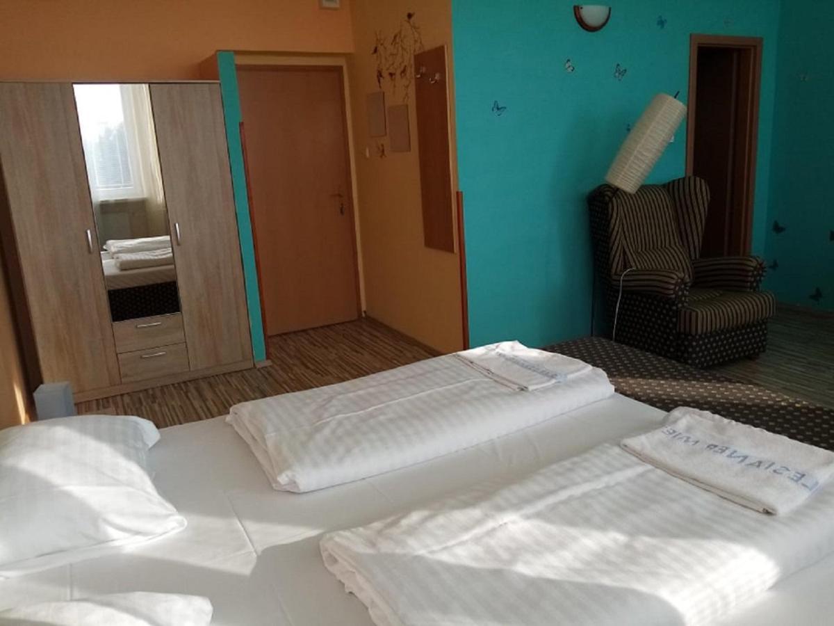 Hotel Hubert Nové Zámky Dış mekan fotoğraf