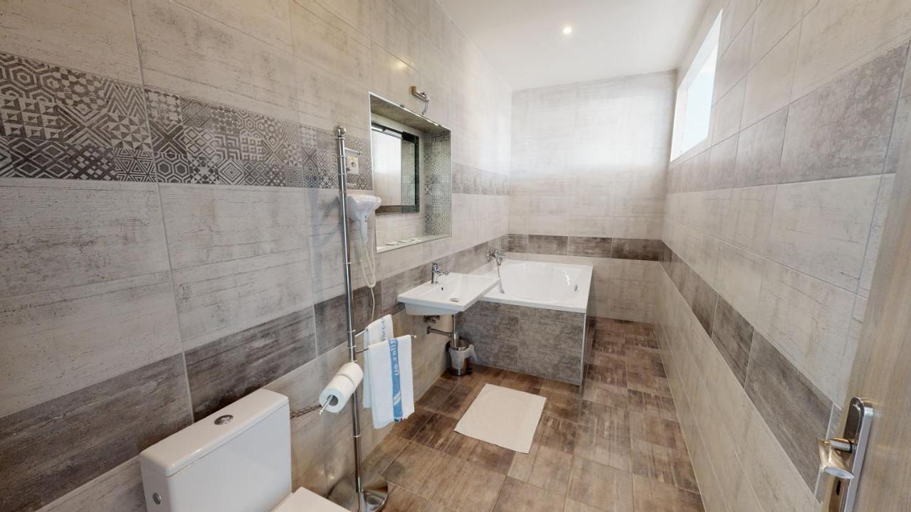 Hotel Hubert Nové Zámky Dış mekan fotoğraf