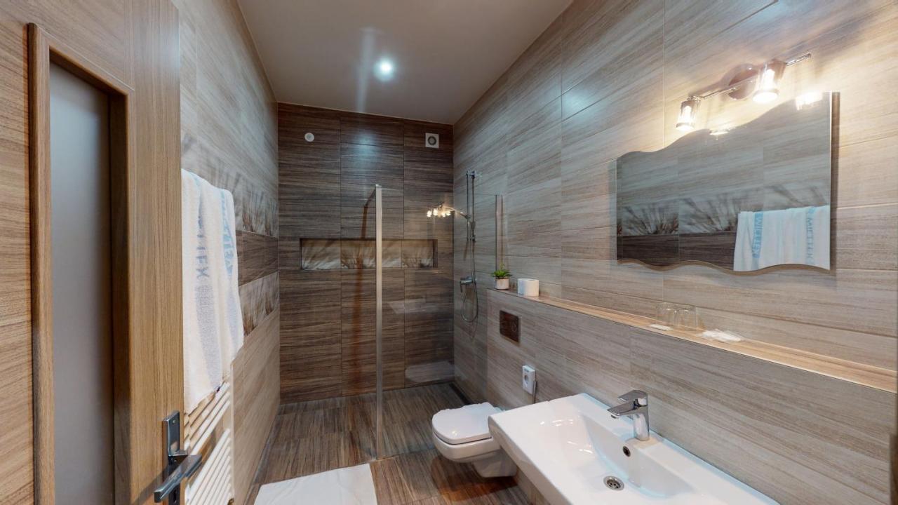 Hotel Hubert Nové Zámky Dış mekan fotoğraf