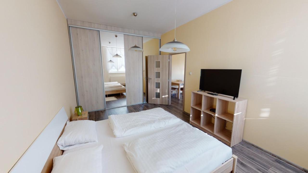 Hotel Hubert Nové Zámky Dış mekan fotoğraf