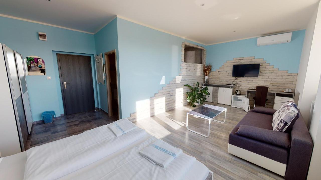 Hotel Hubert Nové Zámky Dış mekan fotoğraf