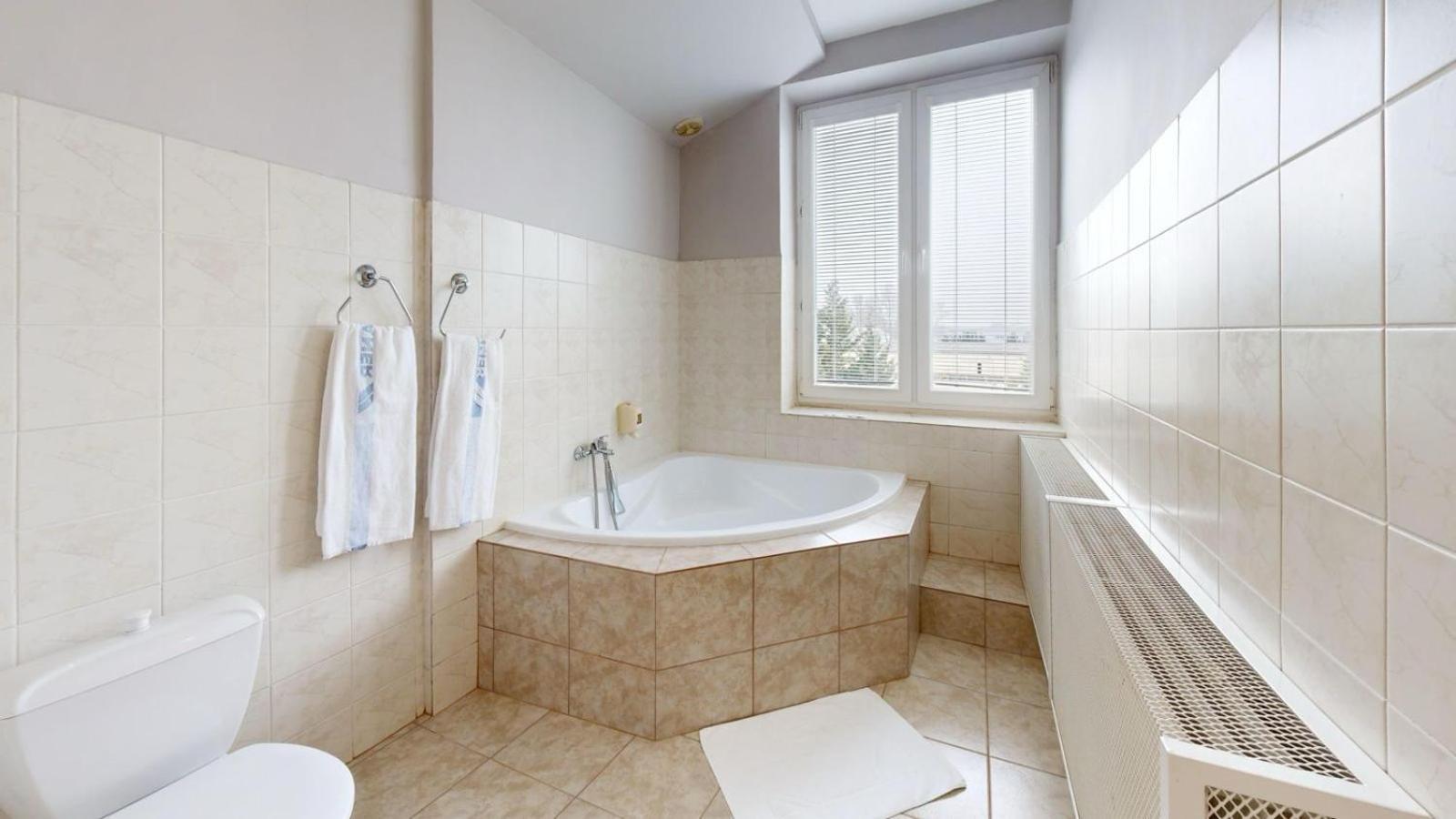 Hotel Hubert Nové Zámky Dış mekan fotoğraf