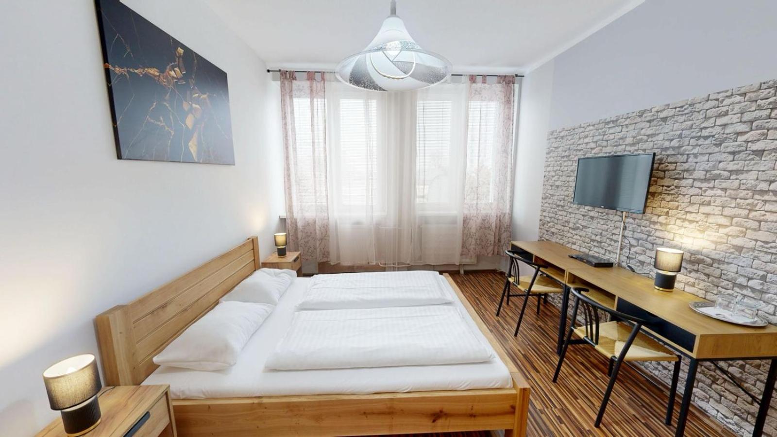 Hotel Hubert Nové Zámky Dış mekan fotoğraf