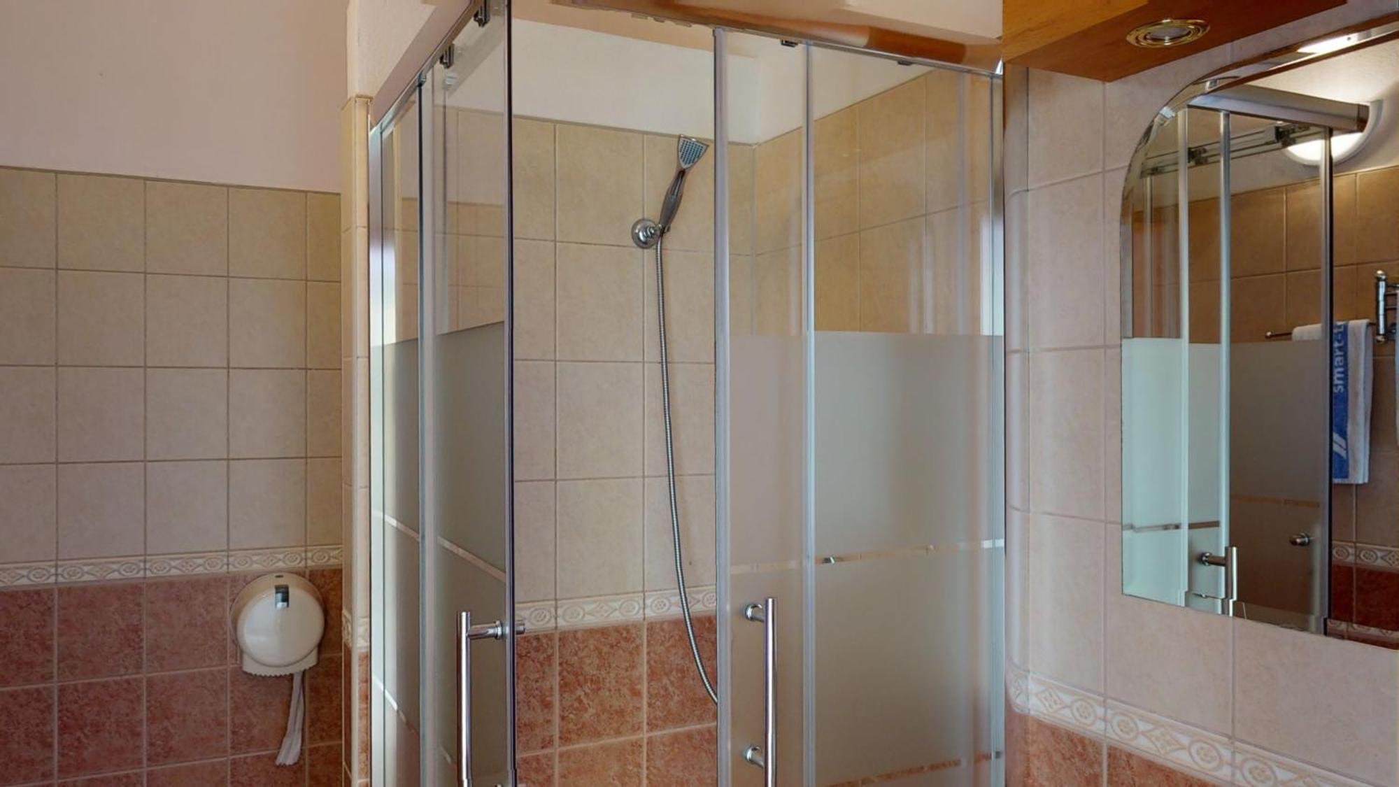 Hotel Hubert Nové Zámky Dış mekan fotoğraf