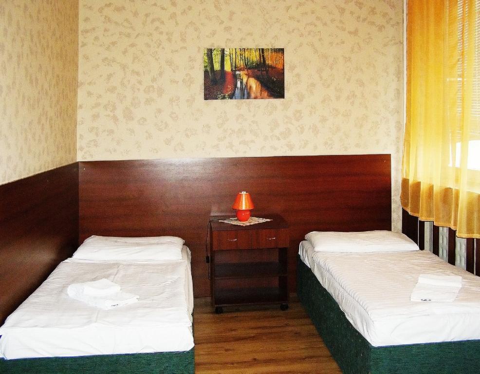 Hotel Hubert Nové Zámky Dış mekan fotoğraf