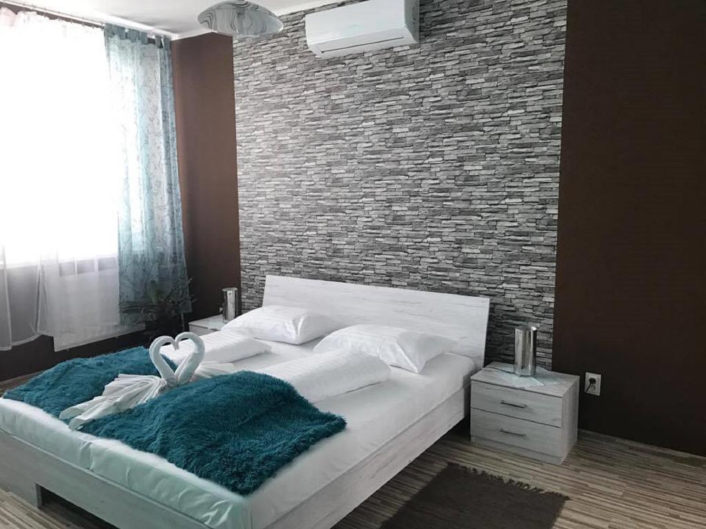 Hotel Hubert Nové Zámky Dış mekan fotoğraf