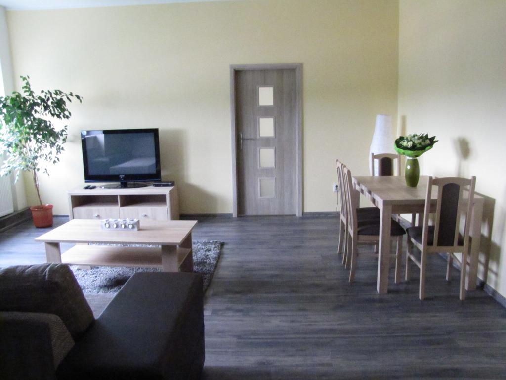 Hotel Hubert Nové Zámky Dış mekan fotoğraf