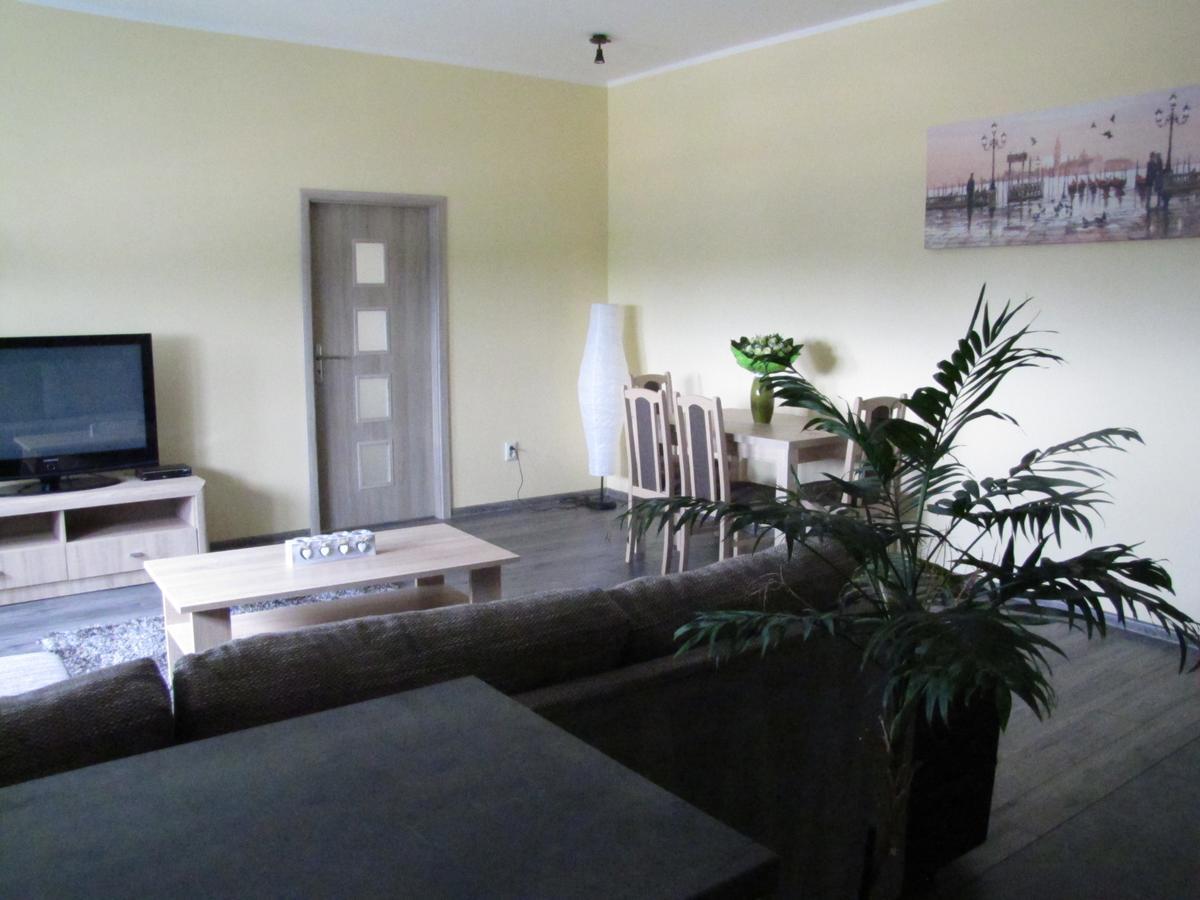 Hotel Hubert Nové Zámky Dış mekan fotoğraf