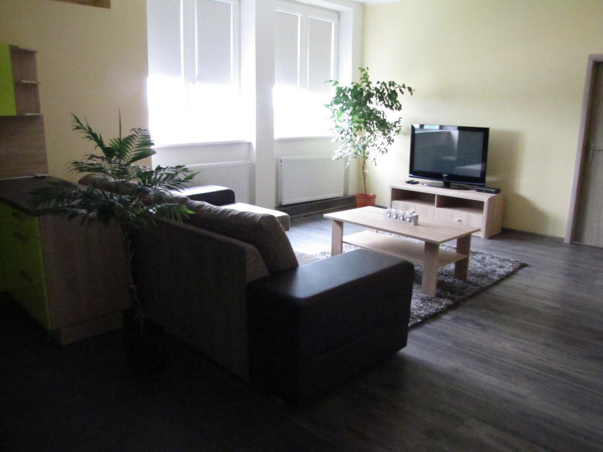 Hotel Hubert Nové Zámky Dış mekan fotoğraf
