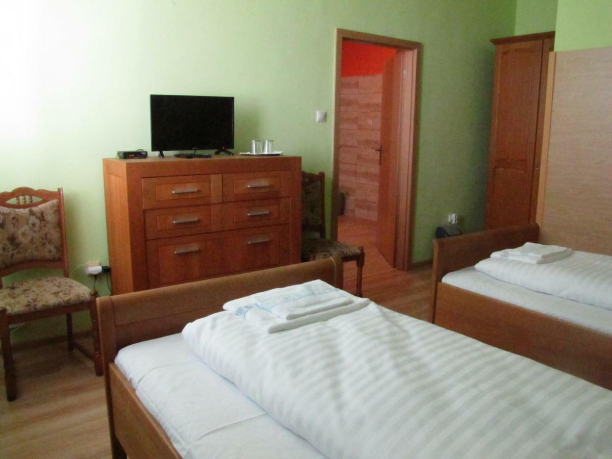 Hotel Hubert Nové Zámky Dış mekan fotoğraf